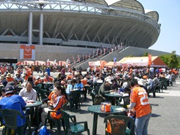 【スタジアムグルメ情報】イチオシ夏季メニューとサッポロビールで乾杯しよう！糸魚川ブラック焼きそばも初登場！