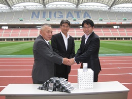 視覚障がいの方にスタジアムでサッカー観戦体験を