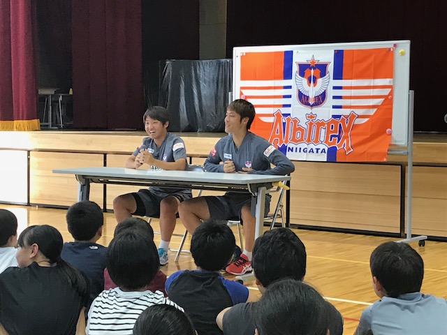 渡邊凌磨選手、坂井大将選手が魚沼市立湯之谷小学校を訪問