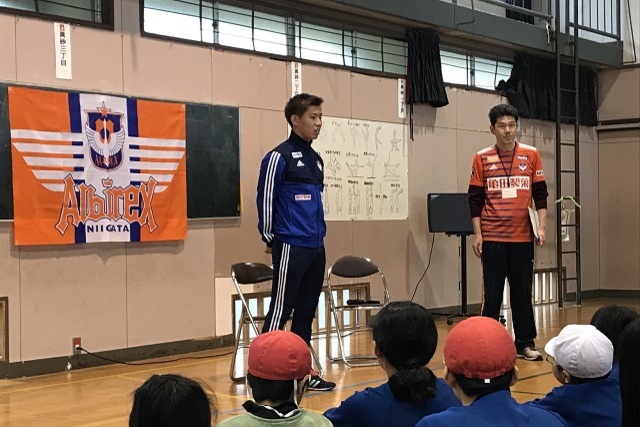 【フォト日記】トップチーム選手が母校の小学校を訪問！