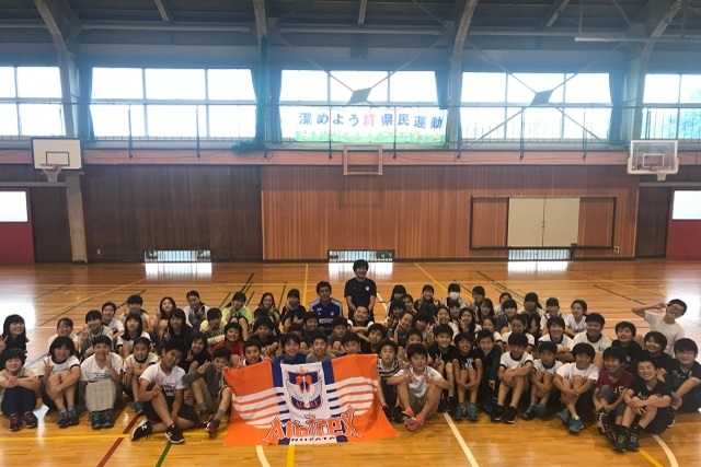 【フォト日記】トップチーム選手がホームタウンの小学校を訪問！