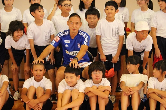 【フォト日記】トップチーム選手がホームタウン新潟市の小学校を訪問！