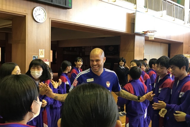【フォト日記】シルビーニョ選手が新潟市立西川中学校を訪問