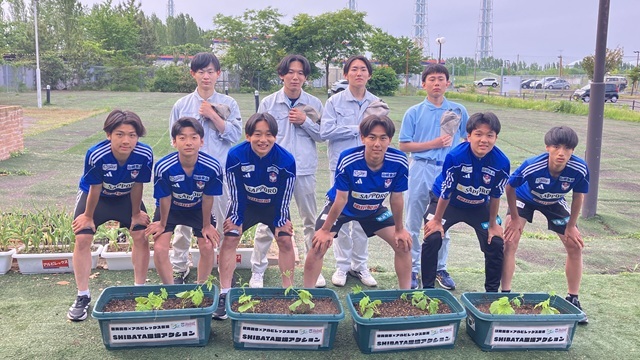 【SHIBATA環境アクション】アルビレックス新潟U-18選手がグリーンカーテン設置に挑戦！―ゴーヤの苗植え―