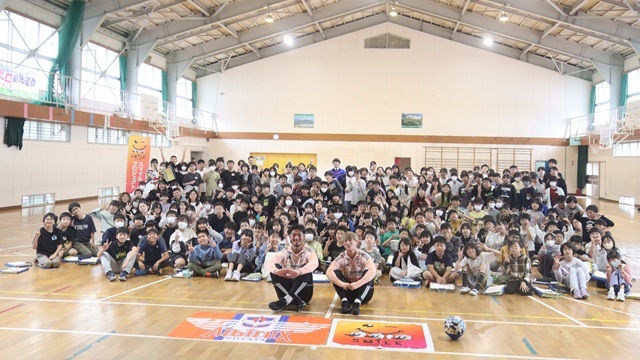 【スマイルプロジェクト】吉満大介選手・大竹優心選手が新潟市立西内野小学校を訪問