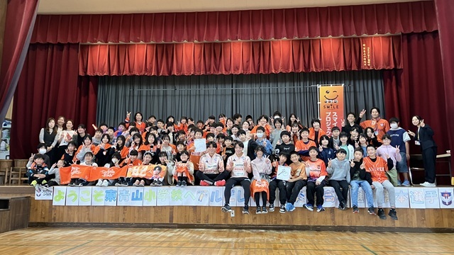 【スマイルプロジェクト】高木善朗選手・橋本健人選手が新潟市立東青山小学校を訪問