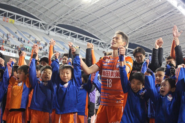 スクール生限定 ホームゲーム2連戦 選手と一緒に 勝利のバンザイ に参加しよう アルビレックス新潟 公式サイト Albirex Niigata Official Website