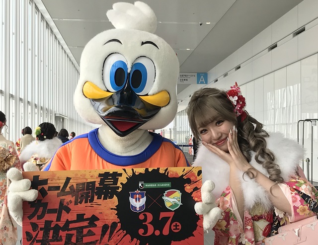 ブラブラアルビ アルビくんファミリーが県内あちこちおじゃまします その11 新潟市成人式編 アルビレックス新潟 公式サイト Albirex Niigata Official Website ブラブラアルビ アルビくんファミリーが県内あちこちおじゃまします その11 新潟市成人式編 アルビレックス新潟 公式サイト Albirex Niigata Official Website