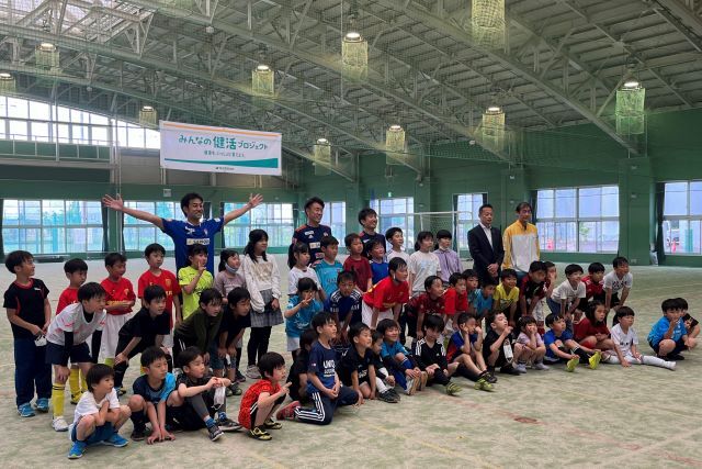 フォト日記 明治安田生命新潟支社 サッカー教室を開催 アルビレックス新潟 公式サイト Albirex Niigata Official Website